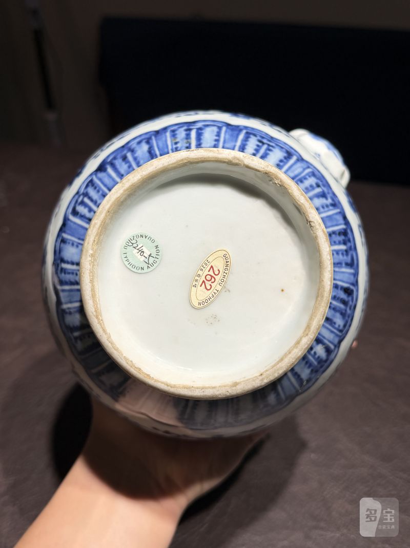 清乾隆 青花缠枝花卉纹僧帽壶 - 图15